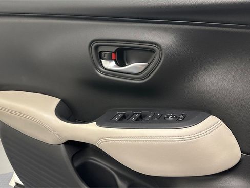 Used 2023 Honda HR-V LX image 13