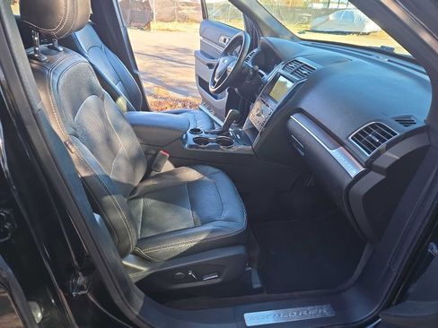 Used 2017 Ford Explorer Limited image 28