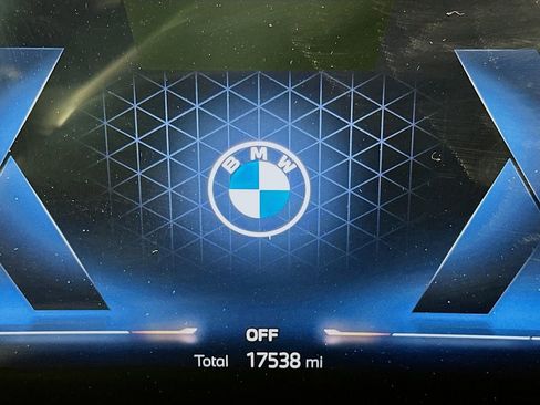 Used 2026 BMW X6 xDrive40i image 16