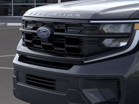 New 2025 Ford Expedition Active image 17