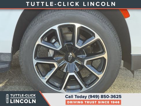 Used 2022 Chevrolet Tahoe RST w/ Luxury Package AWD/4WD image 10