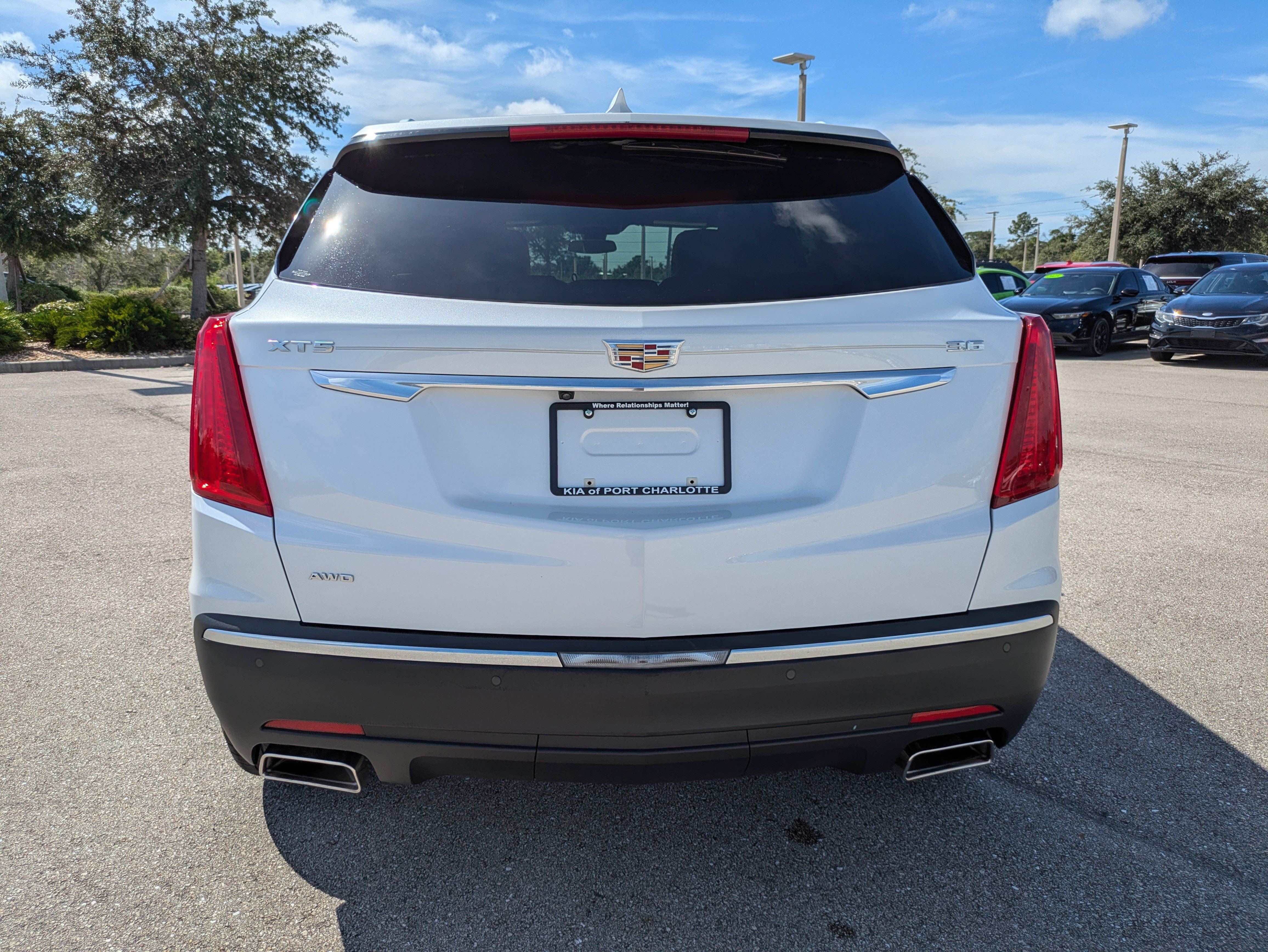 Used 2017 Cadillac XT5 Premium Luxury w/ Driver Assist Package AWD/4WD image 5