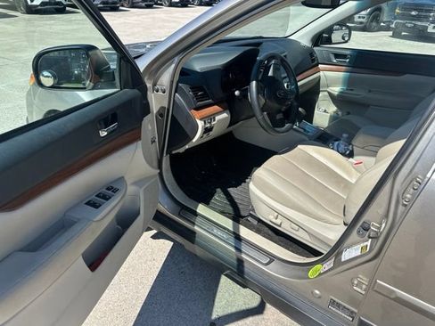 Used 2014 Subaru Outback 2.5i Limited AWD/4WD image 31
