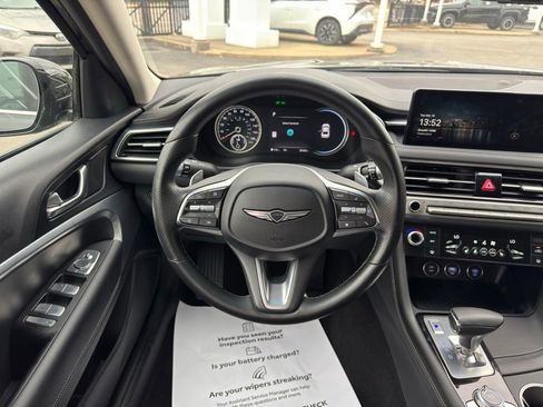 Used 2025 Genesis G70 2.5T image 37