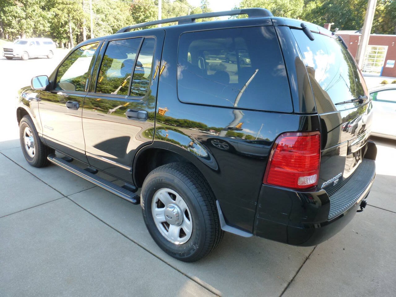 Used 2004 Ford Explorer Sport XLT AWD/4WD image 3