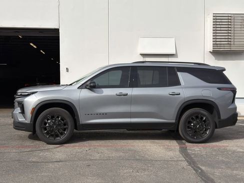 Certified 2025 Chevrolet Traverse LT w/ Midnight/Sport Edition image 4