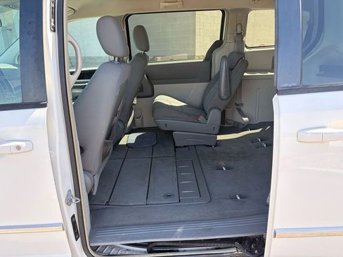 Used 2010 Dodge Grand Caravan SXT FWD image 9