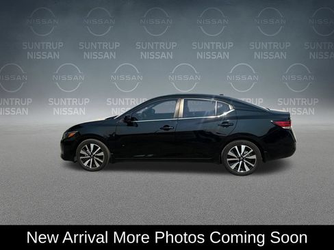 Used 2024 Nissan Sentra SV w/ SV Premium Package FWD image 3