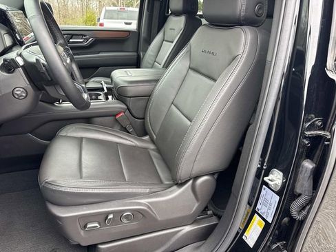 Certified 2025 GMC Yukon Denali image 31