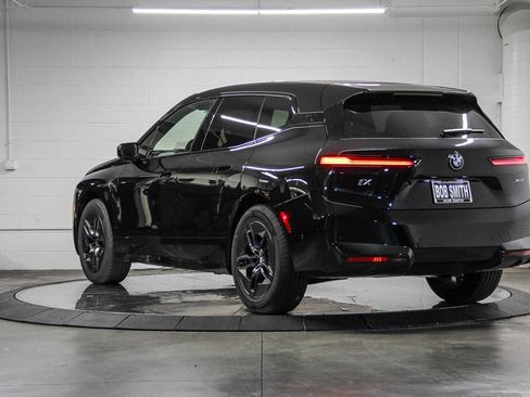 New 2026 BMW iX xDrive60 w/ Premium Package image 4