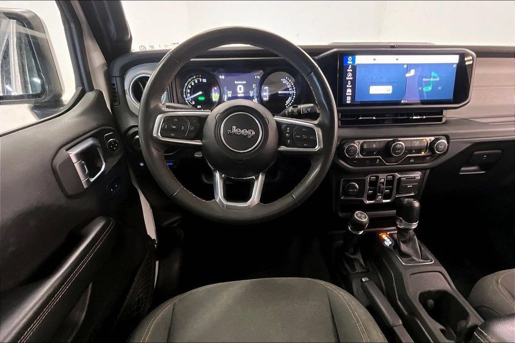 Used 2024 Jeep Wrangler Unlimited Sahara AWD/4WD image 4