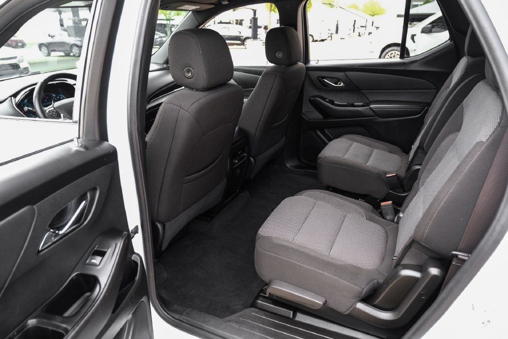 Used 2023 Chevrolet Traverse LT AWD/4WD image 44