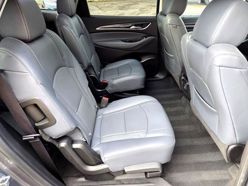 Used 2020 Buick Enclave Essence image 18