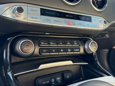 Used 2018 Kia Stinger GT2 image 22