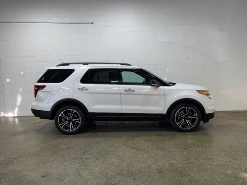 Used 2014 Ford Explorer Sport w/ Equipment Group 401A AWD/4WD image 2