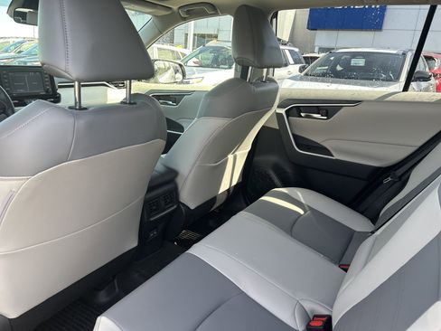 Used 2022 Toyota RAV4 XLE Premium image 26