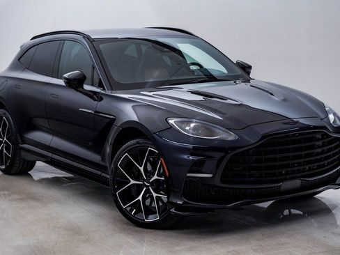 New 2026 Aston Martin DBX 707 image 3
