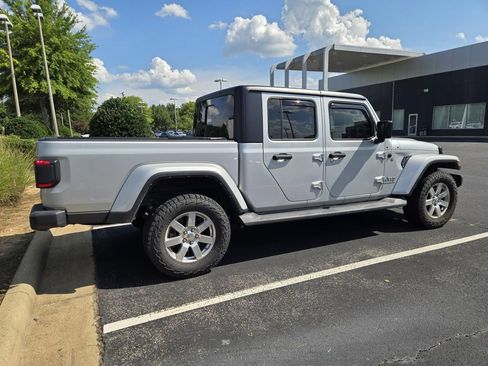 Used 2023 Jeep Gladiator Overland w/ LED Lighting Group AWD/4WD image 2