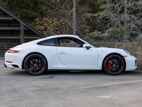 Certified 2019 Porsche 911 Carrera 4S image 12