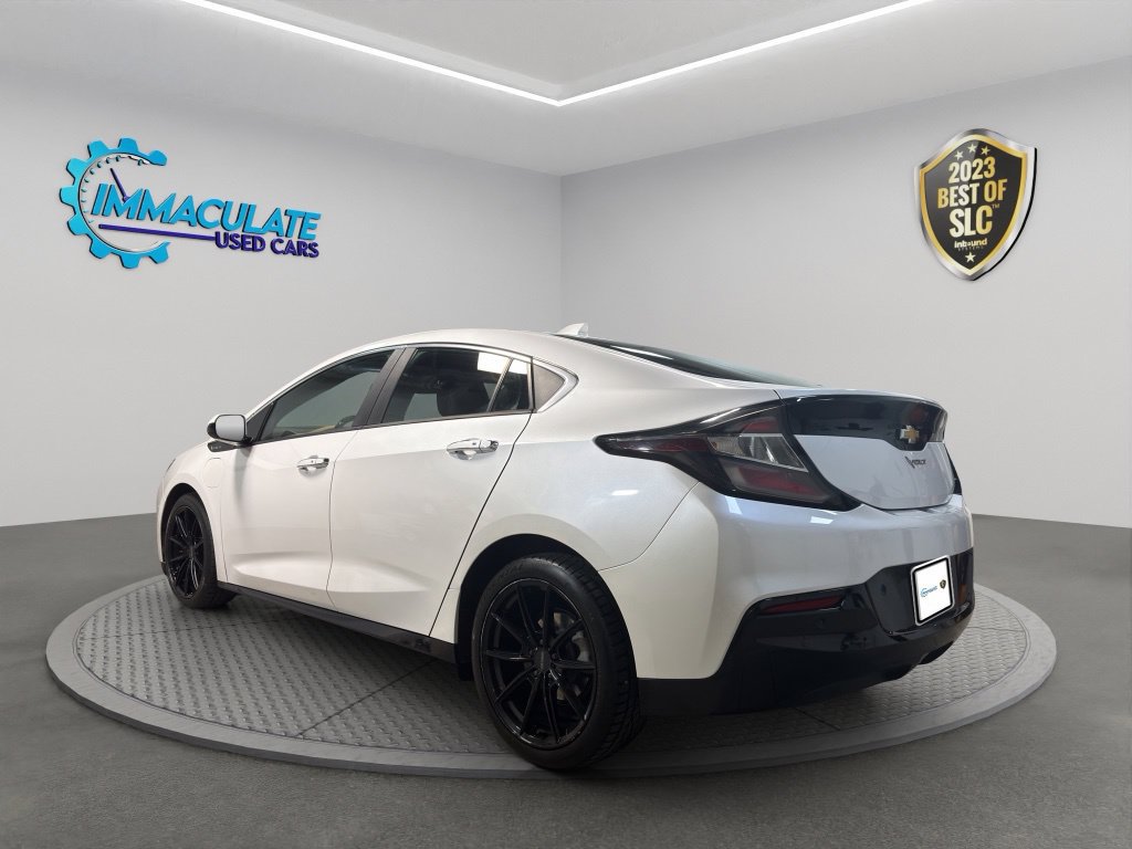 Used 2017 Chevrolet Volt Premier w/ Driver Confidence II Package FWD image 3