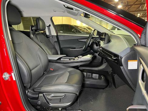Used 2024 Kia EV6 Light RWD image 12