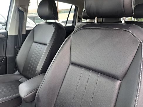 Used 2024 Volkswagen Tiguan SE FWD image 19