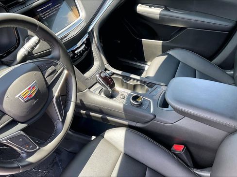 Used 2023 Cadillac XT5 Luxury AWD/4WD image 17