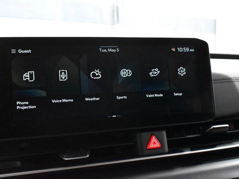Used 2025 Kia Carnival FWD image 19