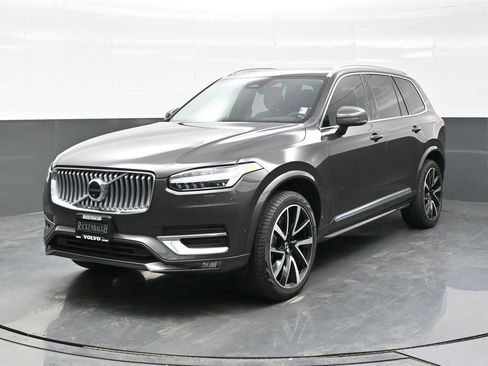 Used 2023 Volvo XC90 B6 Plus image 2