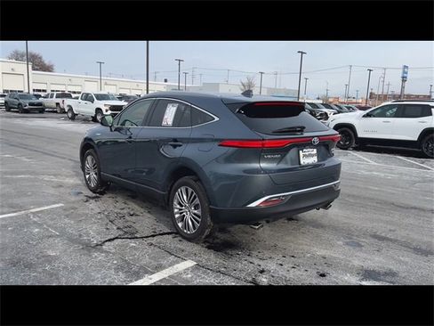 Used 2021 Toyota Venza Limited image 6