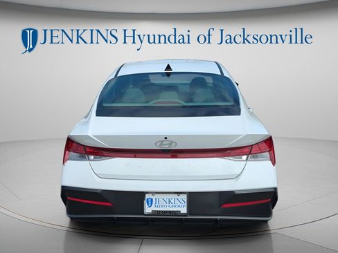 New 2025 Hyundai Elantra SEL FWD image 4