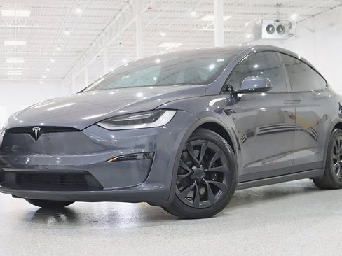 Used 2022 Tesla Model X Plaid image 6