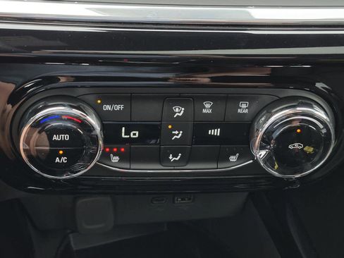 New 2026 Chevrolet Trax RS w/ Sunroof Package image 38