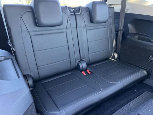 Used 2018 Volkswagen Tiguan SE image 24