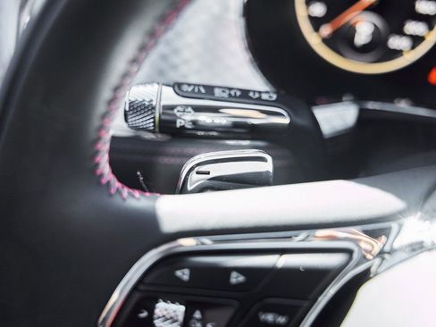 Used 2023 Bentley Flying Spur V8 image 60