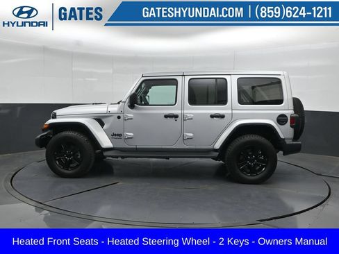 Used 2022 Jeep Wrangler Unlimited Sahara AWD/4WD image 7