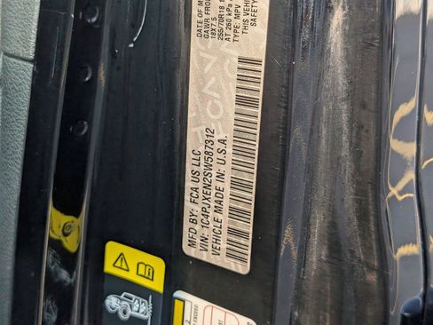 Used 2025 Jeep Wrangler Unlimited Sahara AWD/4WD image 12