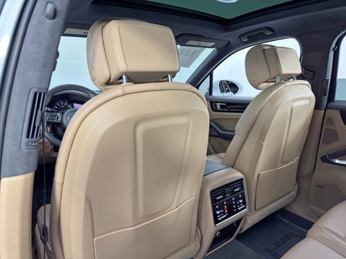 Used 2019 Porsche Cayenne Turbo image 39