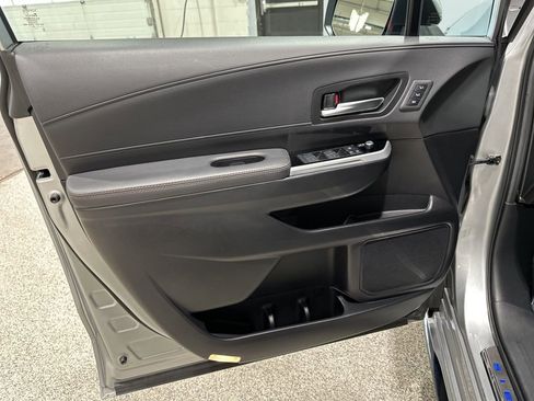 Used 2025 Toyota Sienna Platinum image 13