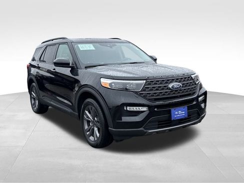 Certified 2022 Ford Explorer XLT w/ Equipment Group 202A image 5