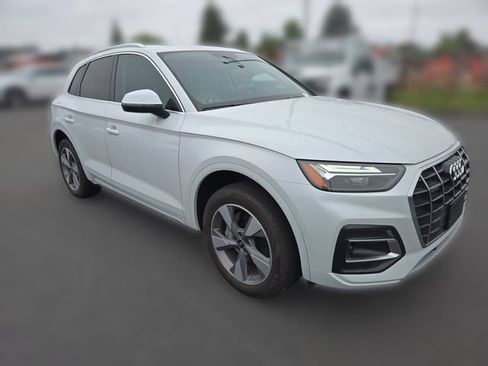 Used 2023 Audi Q5 2.0T Premium w/ Convenience Package AWD/4WD image 2