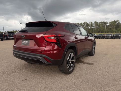 Used 2025 Chevrolet Trax RS w/ Sunroof Package FWD image 6