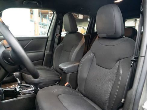 Used 2022 Jeep Renegade Altitude w/ Convenience Group AWD/4WD image 22