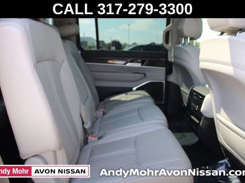 Used 2022 Jeep Wagoneer Series II w/ Premium Group I AWD/4WD image 22