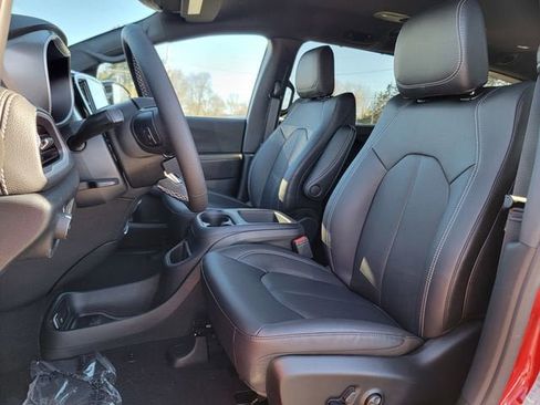New 2026 Chrysler Pacifica Select image 19