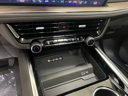 New 2026 Chevrolet Suburban High Country AWD/4WD image 9