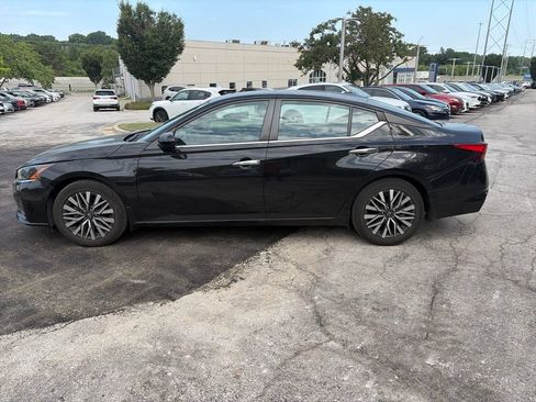 Used 2023 Nissan Altima 2.5 SV w/ SV Premium Package FWD image 8