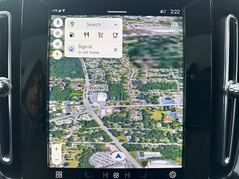 Used 2025 Volvo XC40 B5 Plus image 21