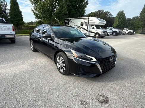 Used 2025 Nissan Altima 2.5 S FWD image 3