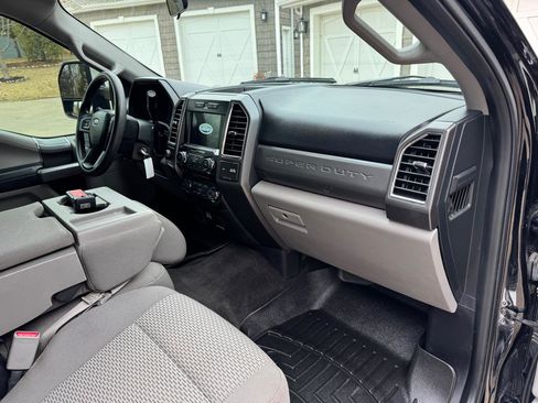 Used 2017 Ford F250 XLT w/ XLT Premium Package image 23